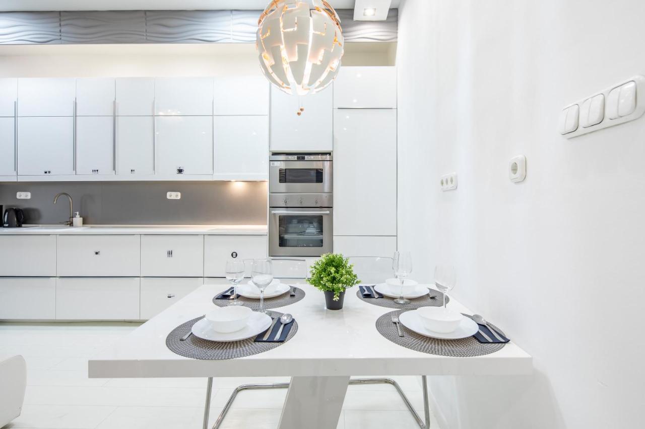 Cozy & Central Apartment With 2-Bedroom Budapest Exterior photo