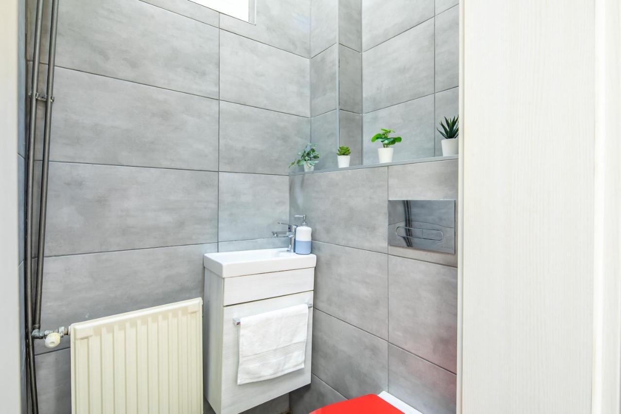 Cozy & Central Apartment With 2-Bedroom Budapest Exterior photo